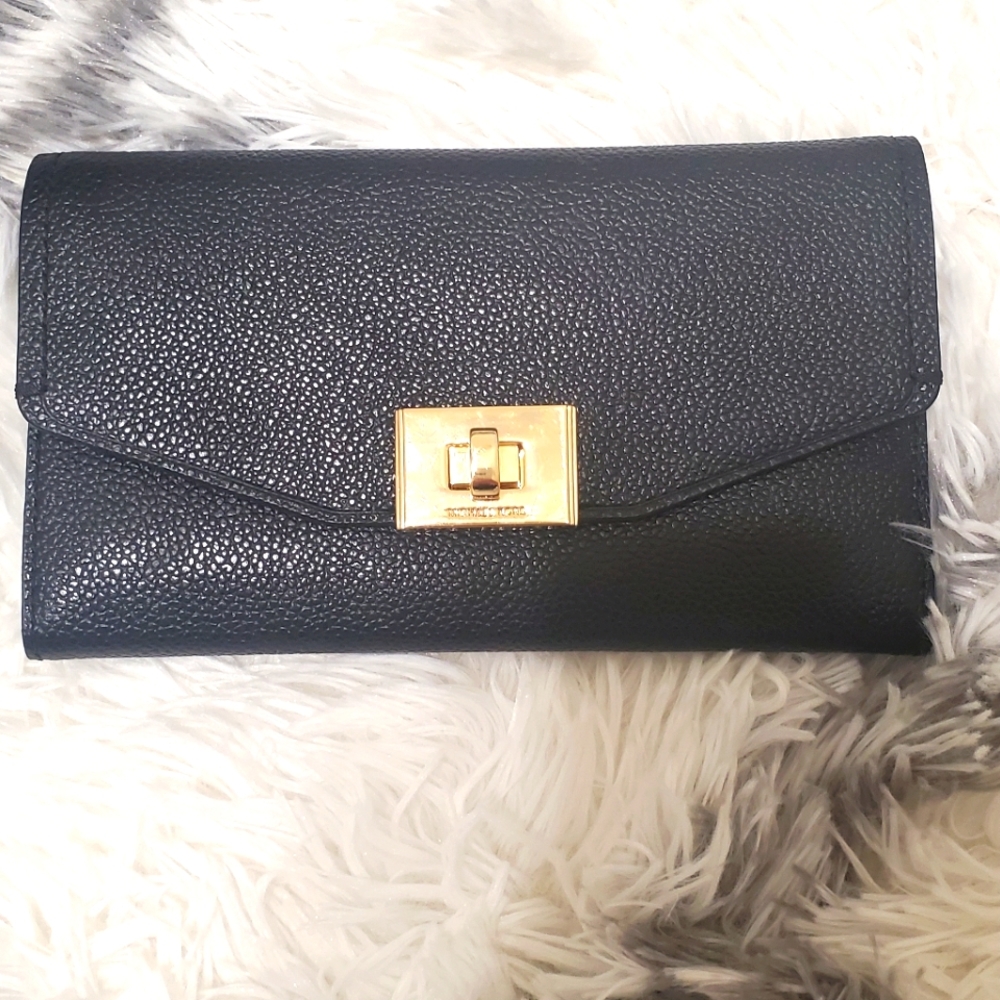 EXCELLENT CONDITION MICHAEL KORS WALLET